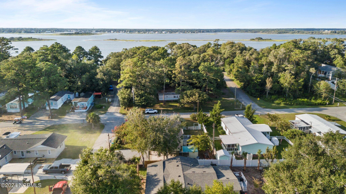 8515 Sound Dr Emerald Isle, NC 28594