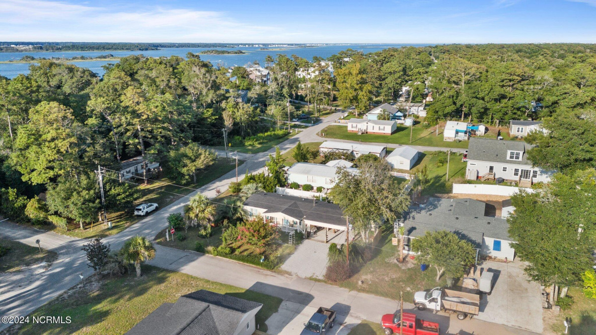 8515 Sound Dr Emerald Isle, NC 28594