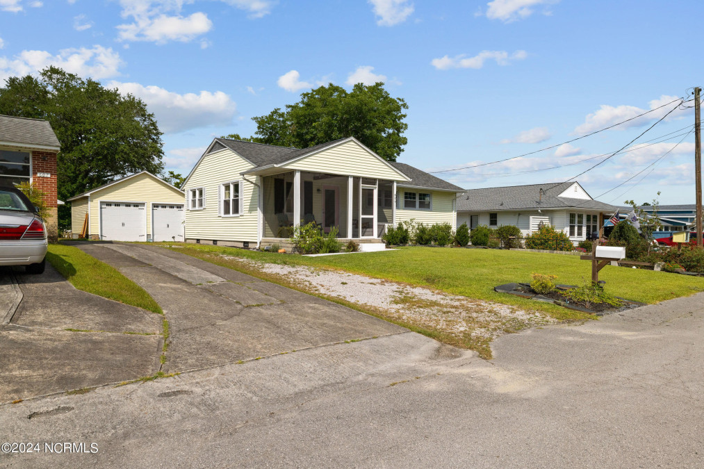 609 Broad St Swansboro, NC 28584