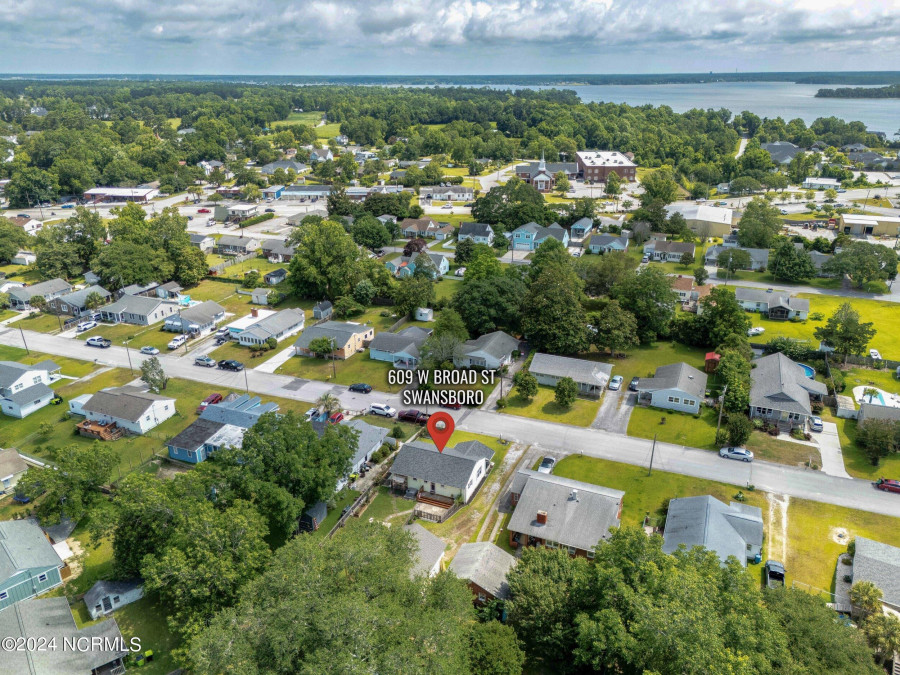 609 Broad St Swansboro, NC 28584