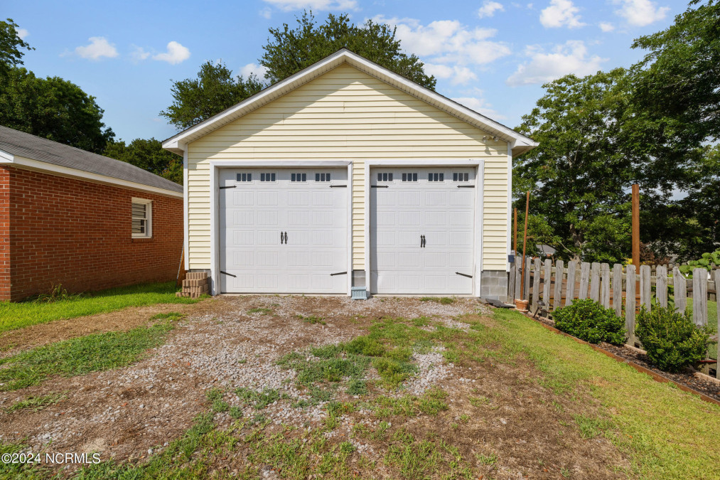 609 Broad St Swansboro, NC 28584