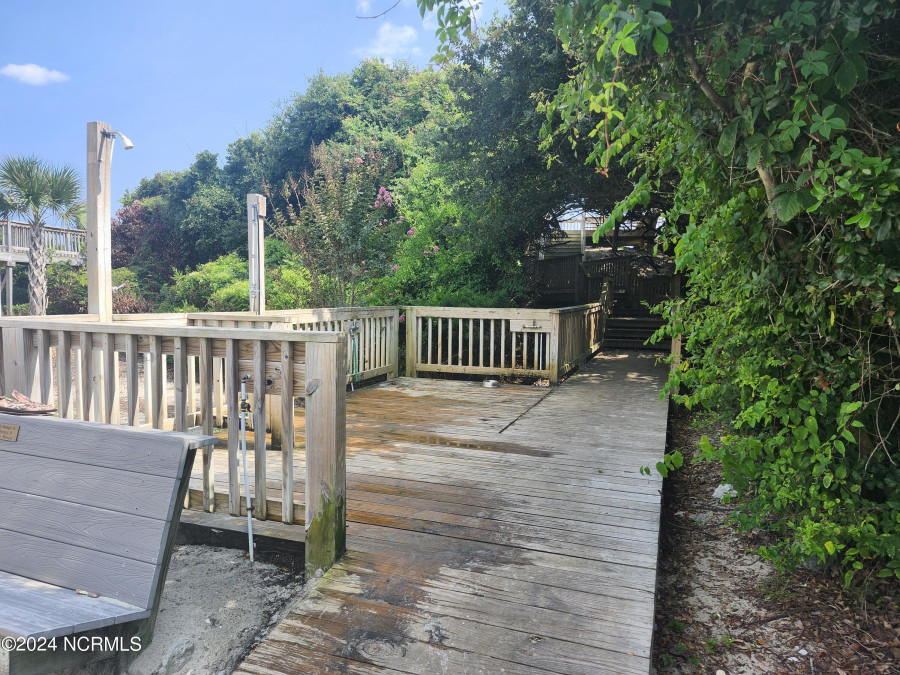 412 Holly St Emerald Isle, NC 28594