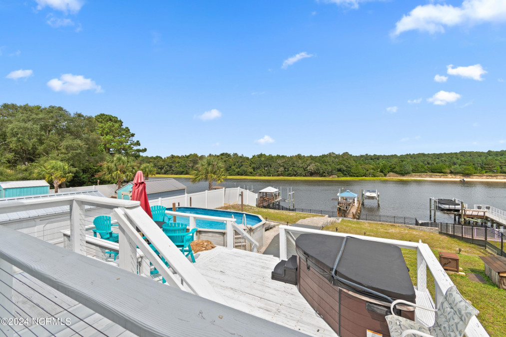 404 Yacht Dr Oak Island, NC 28465