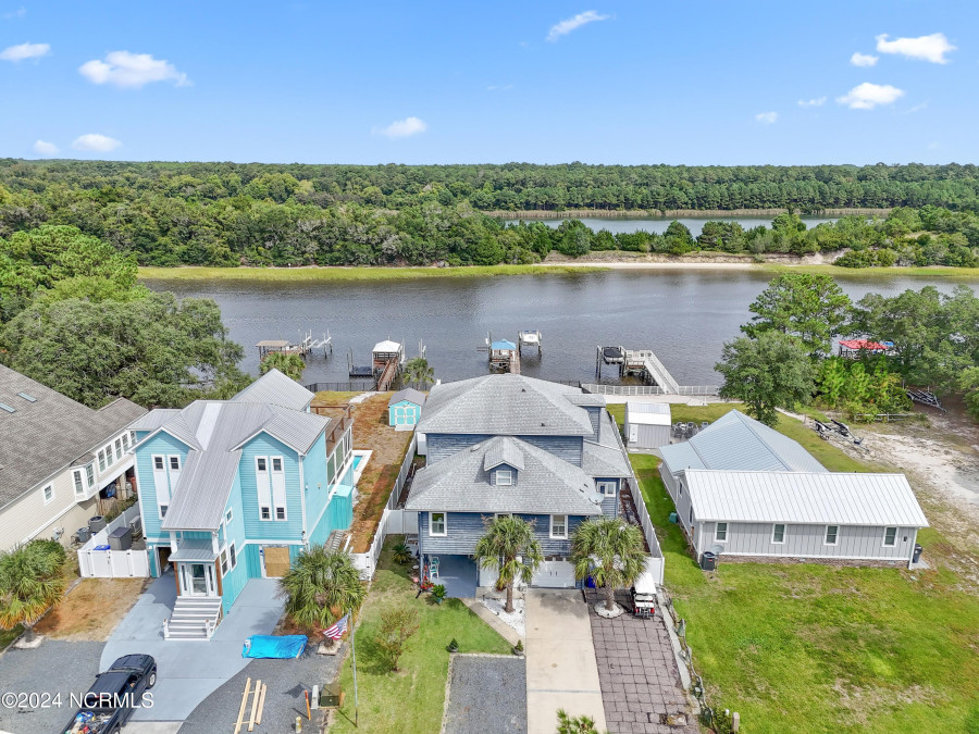 404 Yacht Dr Oak Island, NC 28465