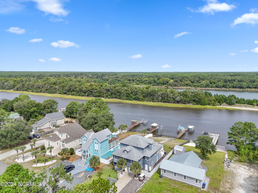 404 Yacht Dr Oak Island, NC 28465