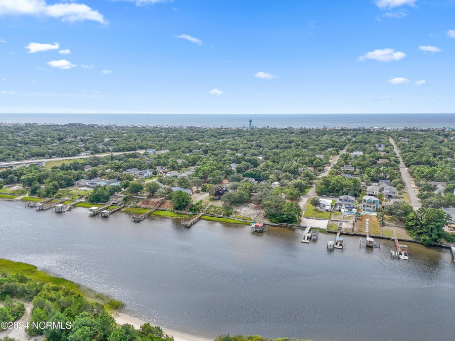 404 Yacht Dr Oak Island, NC 28465