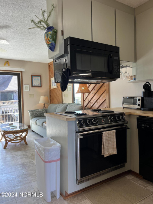 892 New River Inlet Rd North Topsail Beach, NC 28460