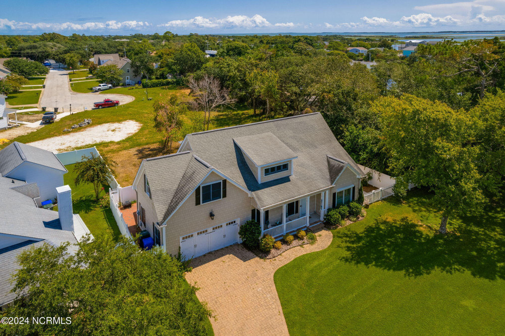 107 Cara Ln Beaufort, NC 28516