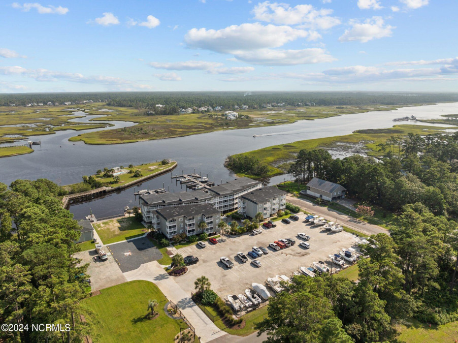 5400 Yacht Dr Oak Island, NC 28465