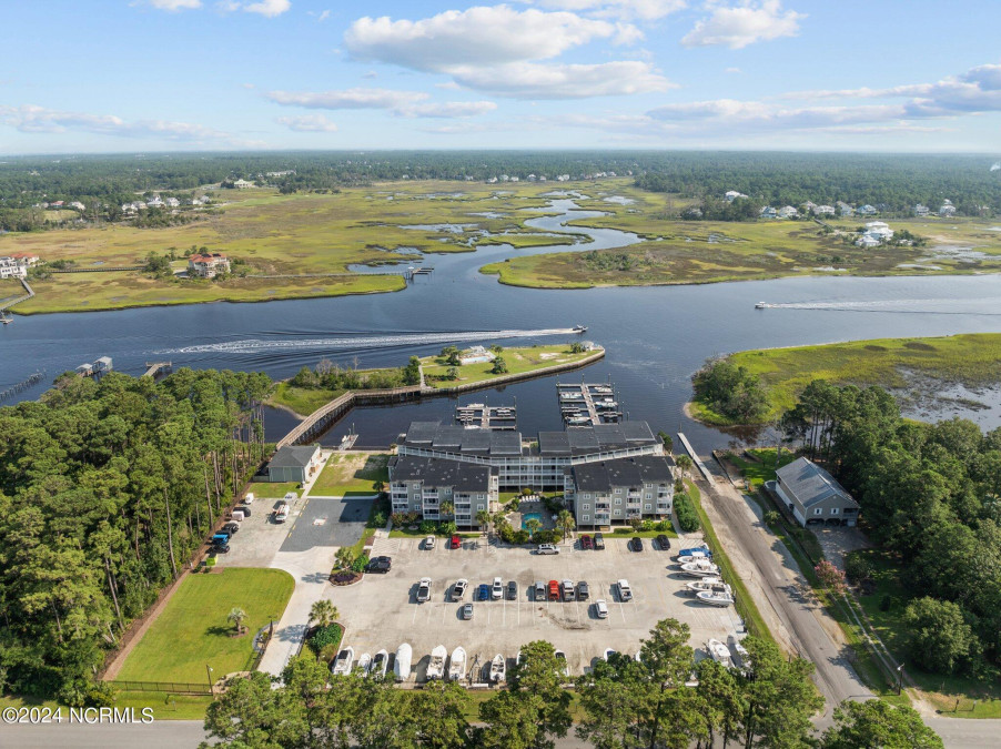 5400 Yacht Dr Oak Island, NC 28465