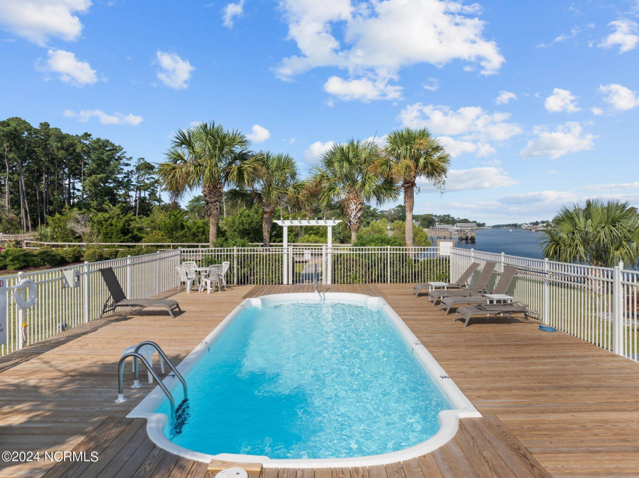 5400 Yacht Dr Oak Island, NC 28465