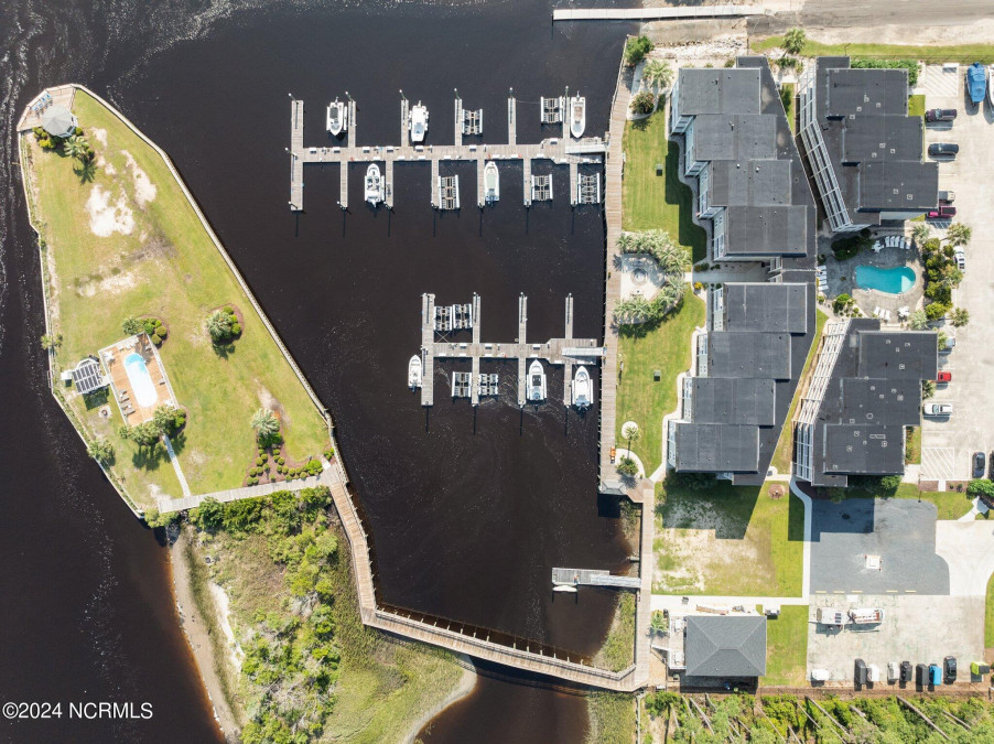 5400 Yacht Dr Oak Island, NC 28465