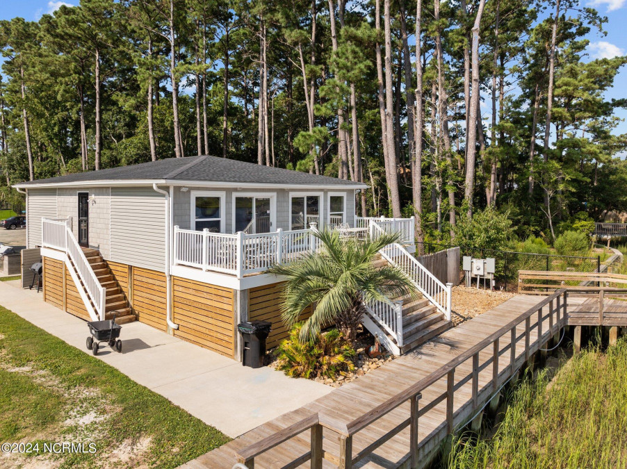 5400 Yacht Dr Oak Island, NC 28465