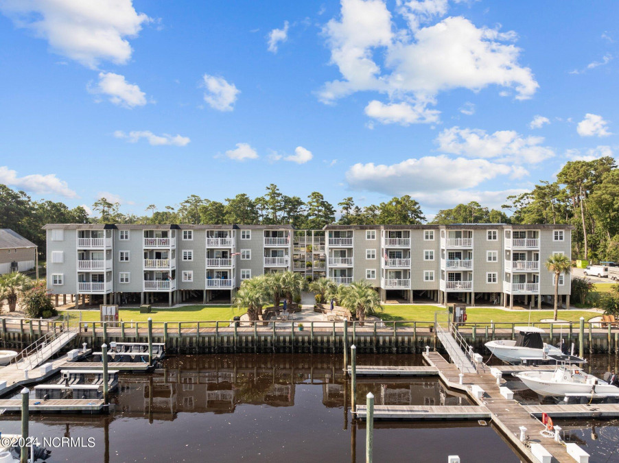 5400 Yacht Dr Oak Island, NC 28465