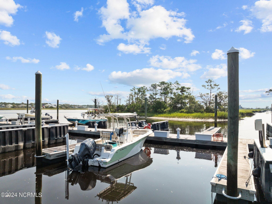 5400 Yacht Dr Oak Island, NC 28465