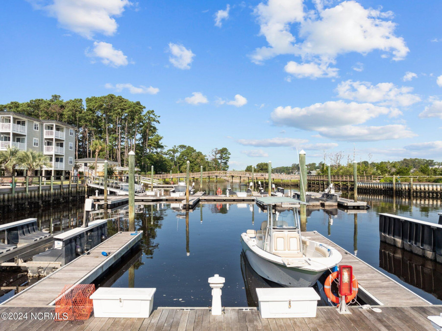 5400 Yacht Dr Oak Island, NC 28465