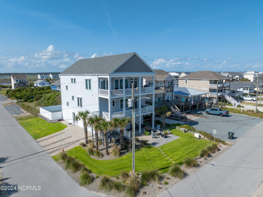 1201 Shore Dr Surf City, NC 28445