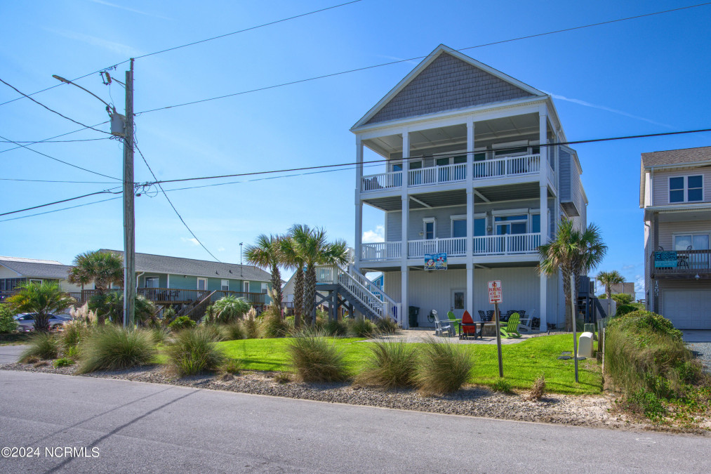 1201 Shore Dr Surf City, NC 28445