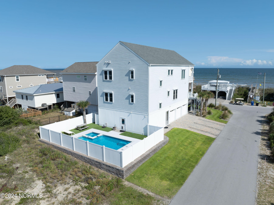 1201 Shore Dr Surf City, NC 28445