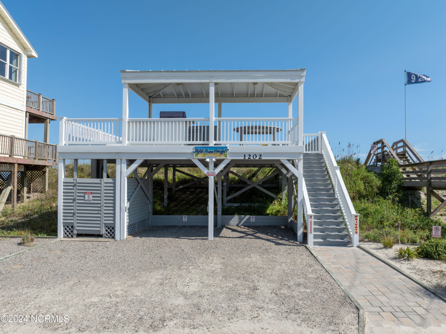 1201 Shore Dr Surf City, NC 28445