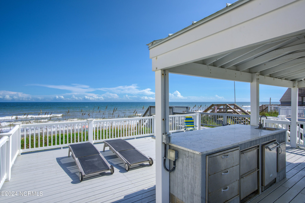 1201 Shore Dr Surf City, NC 28445