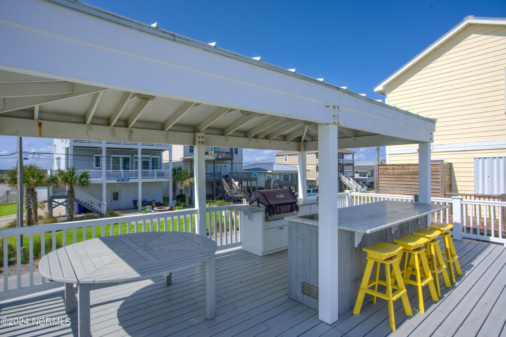 1201 Shore Dr Surf City, NC 28445