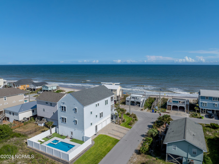 1201 Shore Dr Surf City, NC 28445