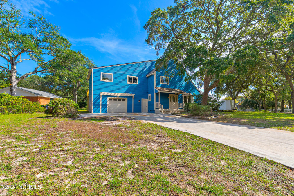 31 Augusta Dr Oak Island, NC 28465