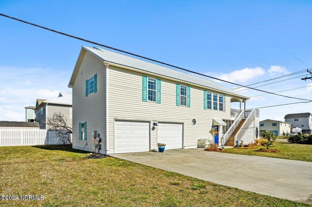 2005 New River Dr Surf City, NC 28445