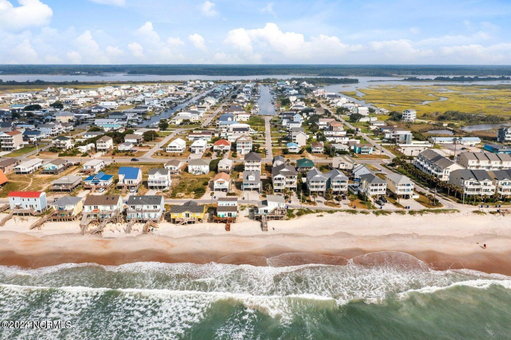 2005 New River Dr Surf City, NC 28445