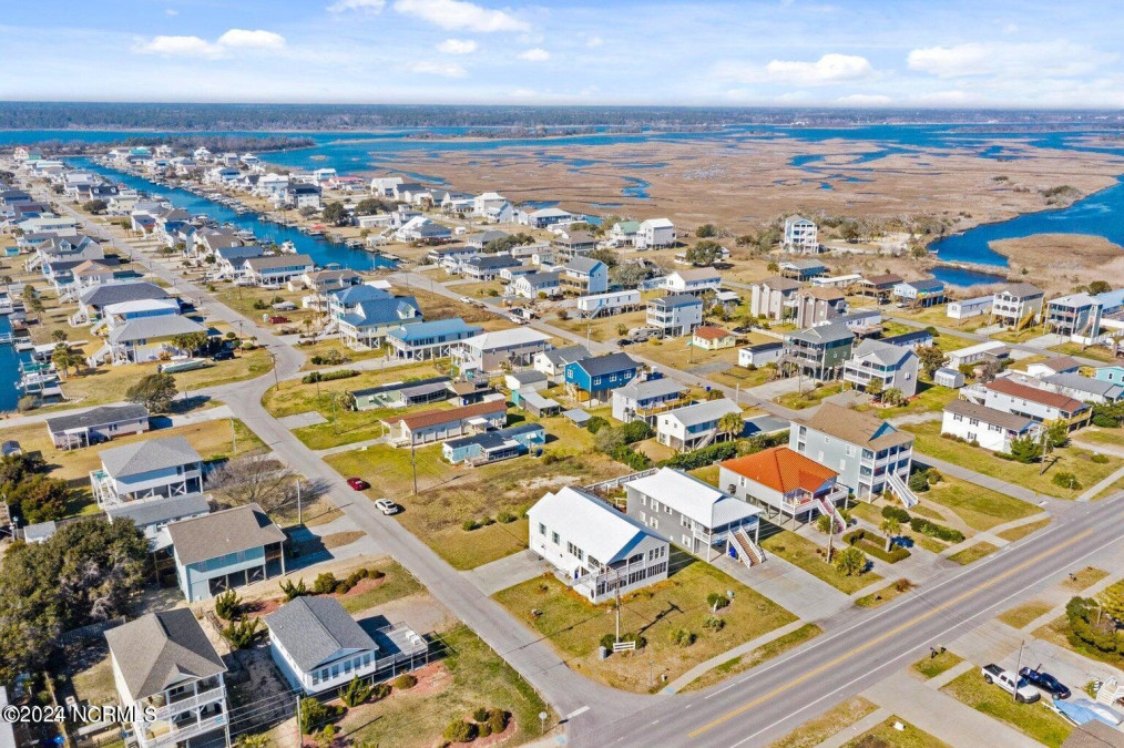 2005 New River Dr Surf City, NC 28445