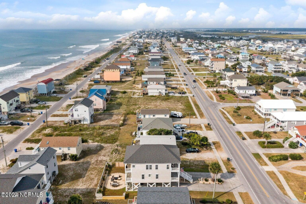 2005 New River Dr Surf City, NC 28445