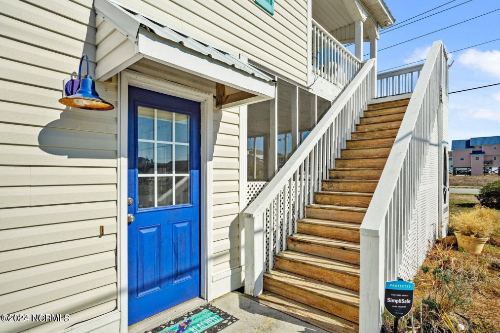 2005 New River Dr Surf City, NC 28445