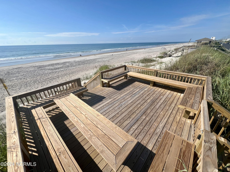 100 Oleander Ct Surf City, NC 28445