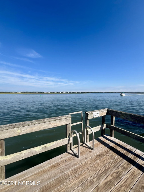 100 Oleander Ct Surf City, NC 28445