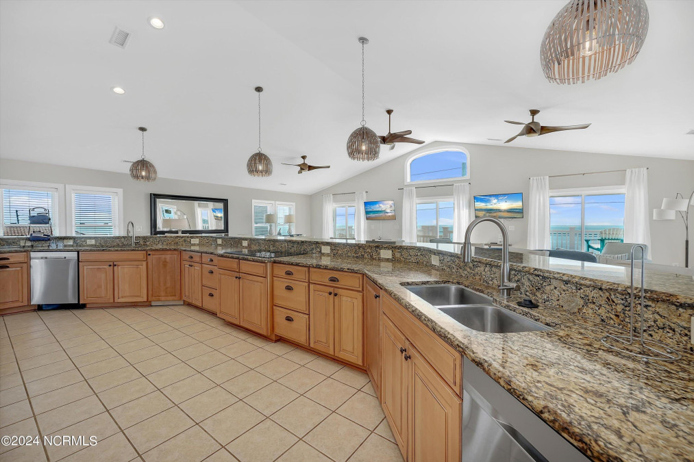 100 Oleander Ct Surf City, NC 28445