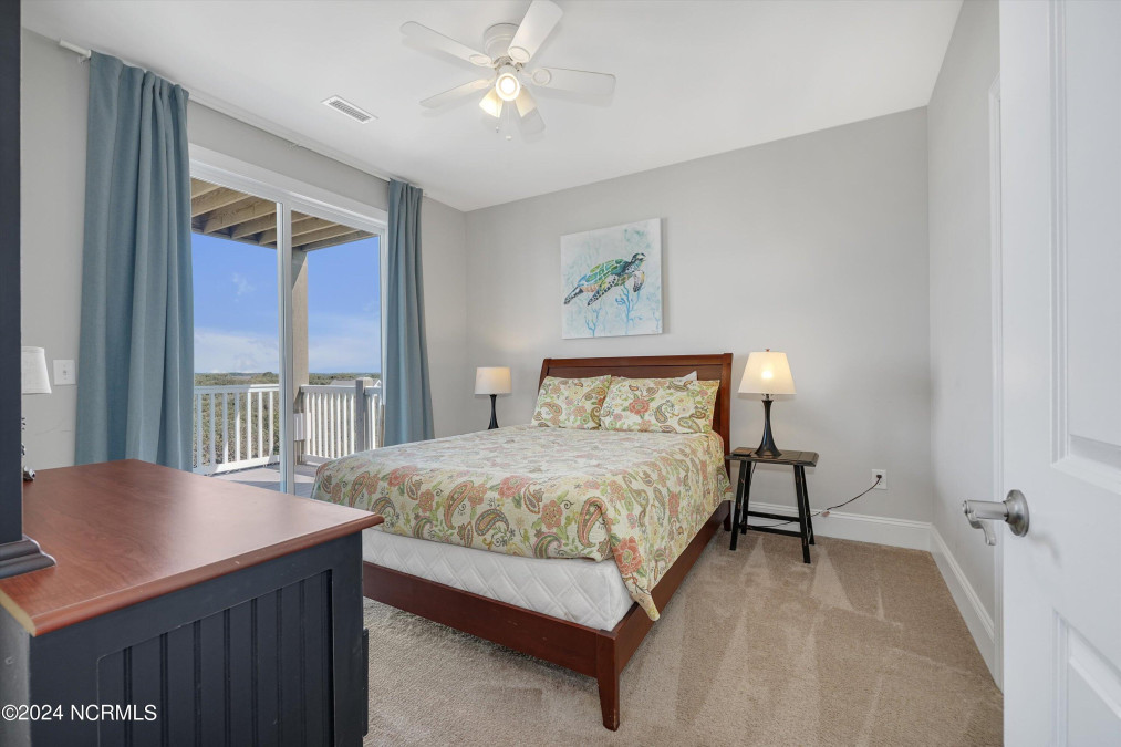 100 Oleander Ct Surf City, NC 28445