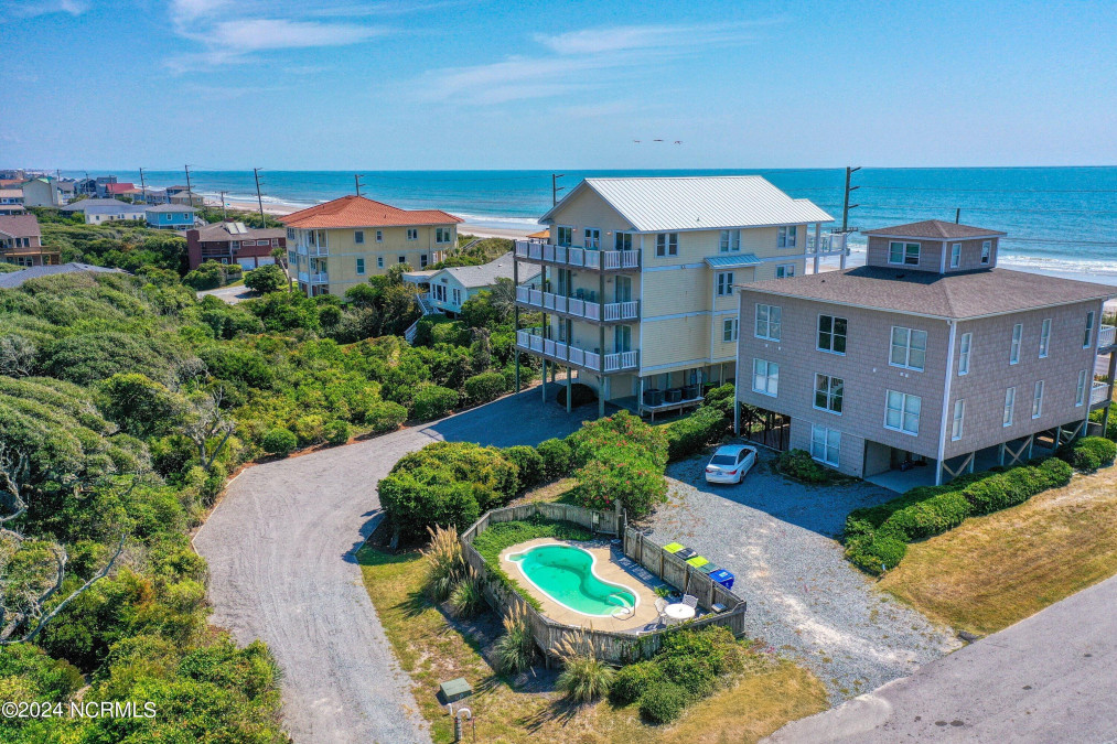 100 Oleander Ct Surf City, NC 28445