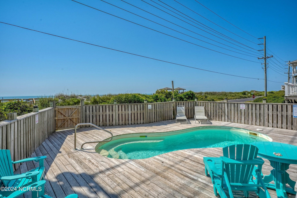 100 Oleander Ct Surf City, NC 28445