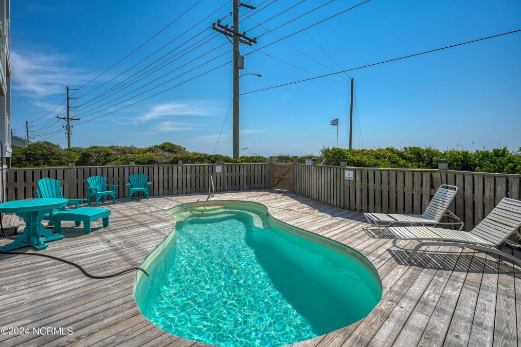 100 Oleander Ct Surf City, NC 28445