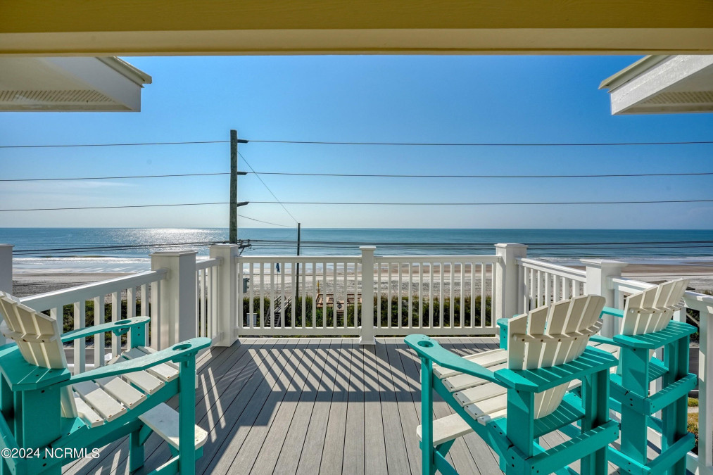 100 Oleander Ct Surf City, NC 28445