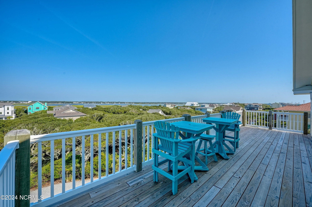 100 Oleander Ct Surf City, NC 28445