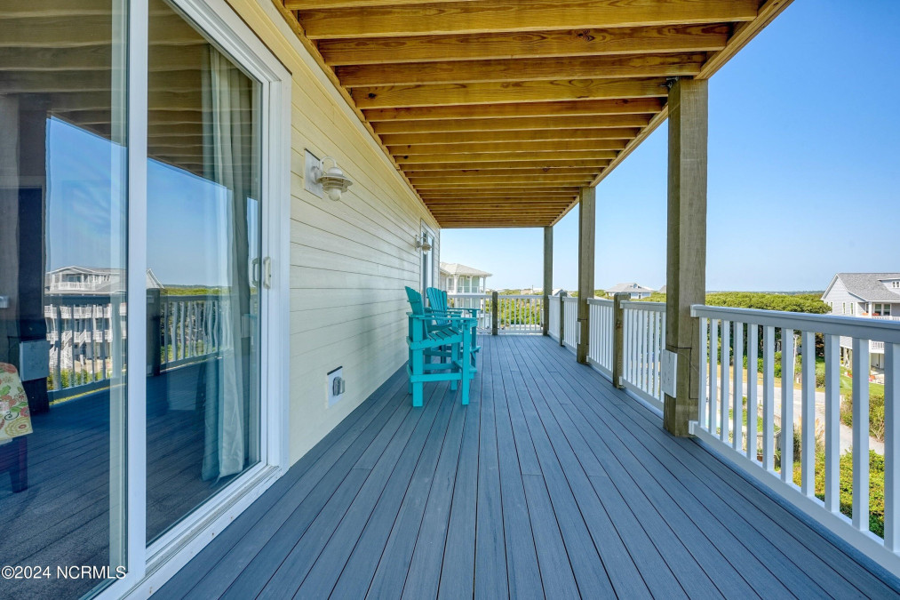 100 Oleander Ct Surf City, NC 28445