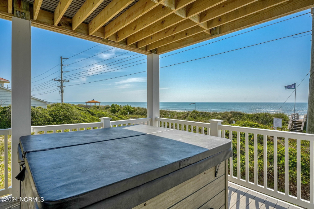 100 Oleander Ct Surf City, NC 28445