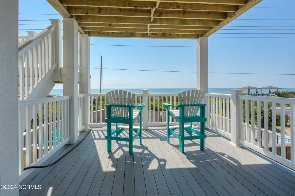 100 Oleander Ct Surf City, NC 28445