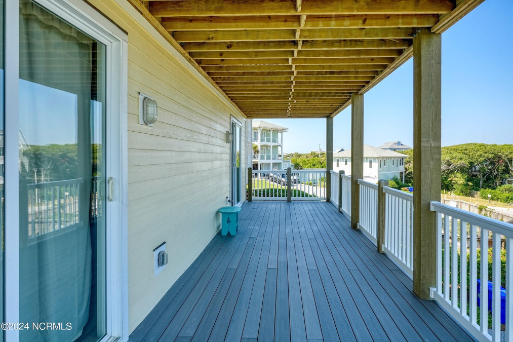 100 Oleander Ct Surf City, NC 28445