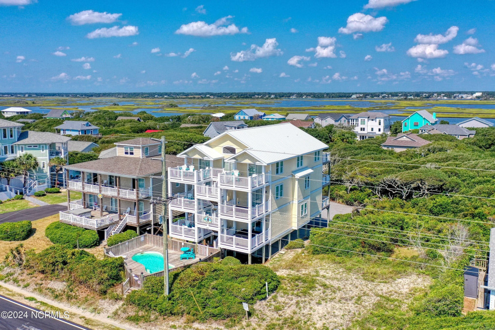 100 Oleander Ct Surf City, NC 28445