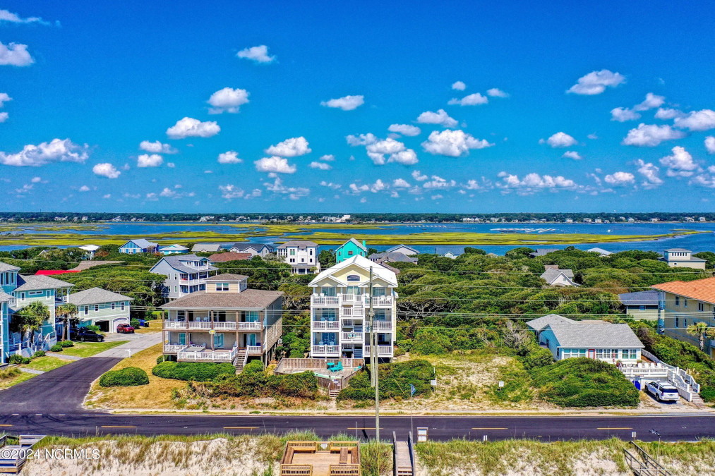 100 Oleander Ct Surf City, NC 28445