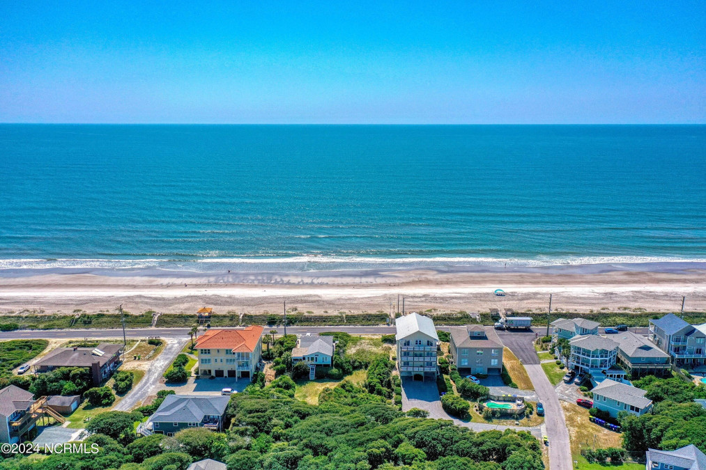 100 Oleander Ct Surf City, NC 28445