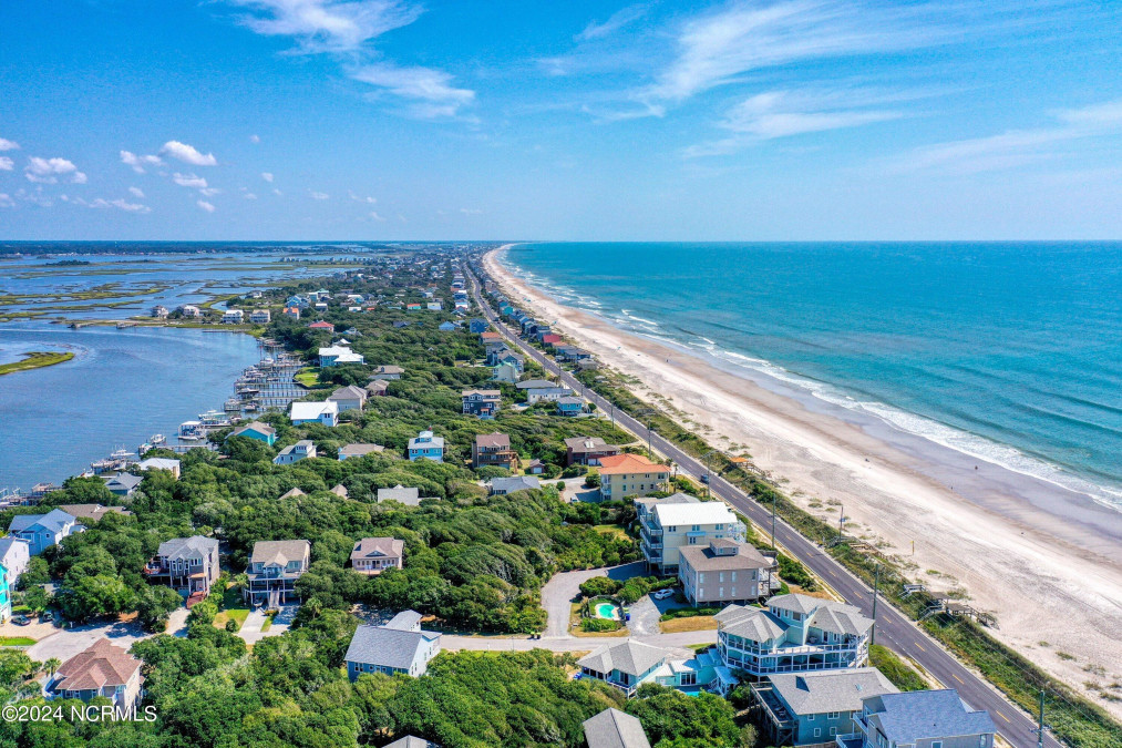 100 Oleander Ct Surf City, NC 28445